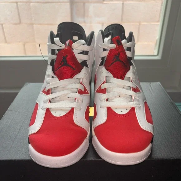 Jordan 6 Retro Sneakers